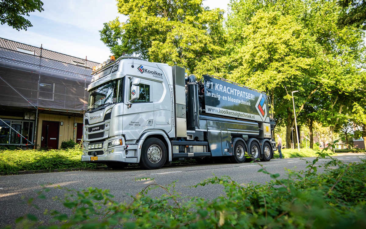 Zuigwagen chauffeur machinist